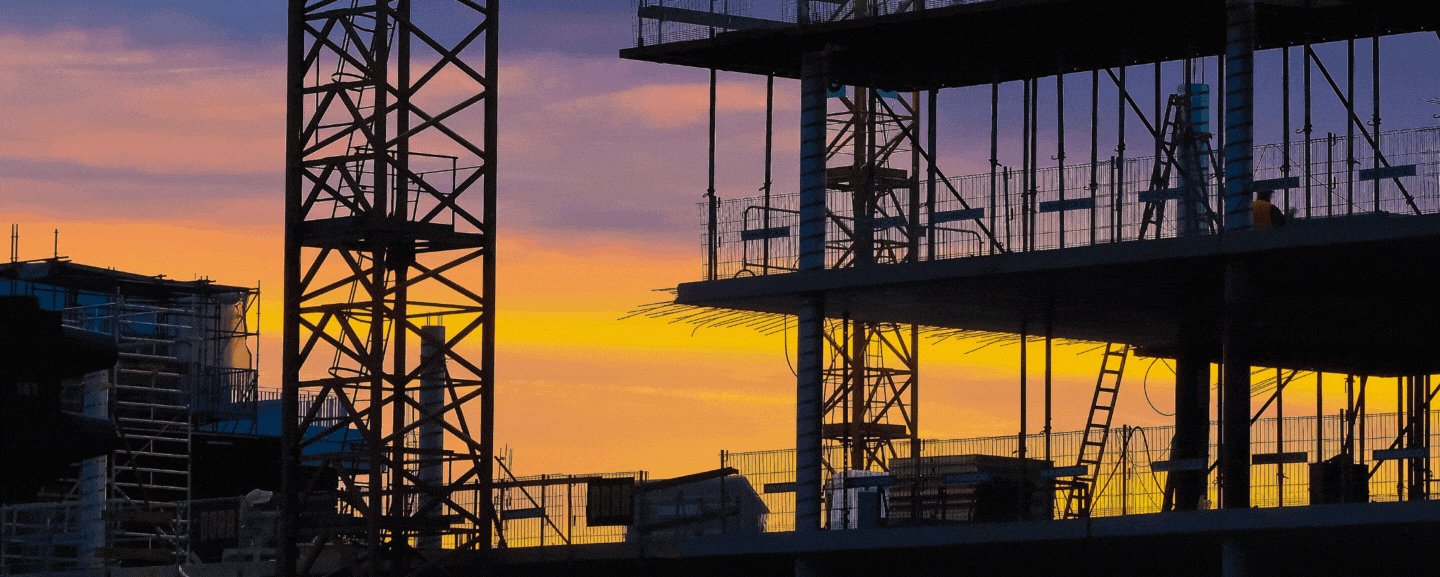 imagen de una construccion con el logo de Dajeer apareciendo